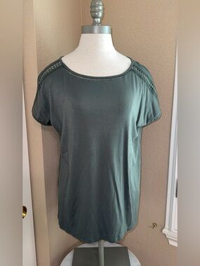 NWT Cable and Gauge Olive Green Women's SZ M Short Sleeve Shirt With Cutouts